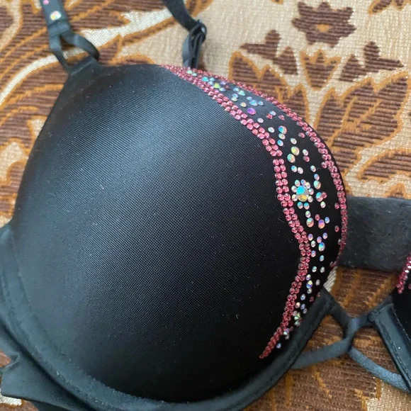 Victoria's Secret Bombshell Bra set in black with Swarovski crystals. NWT 34B